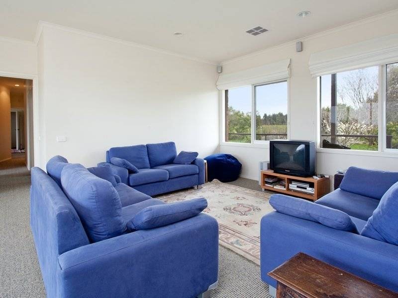 6 Yuille Avenue, Point Leo VIC 3916