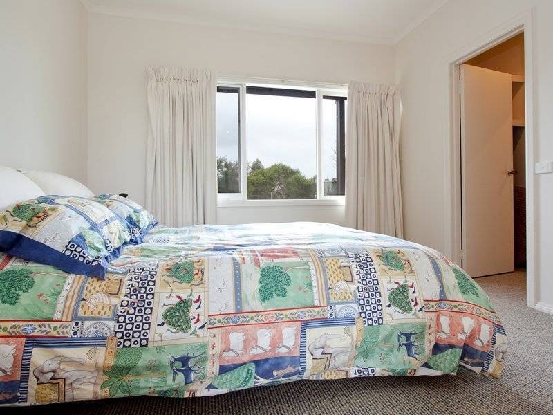 6 Yuille Avenue, Point Leo VIC 3916
