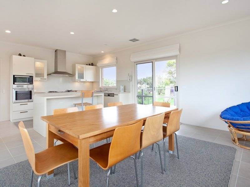 6 Yuille Avenue, Point Leo VIC 3916