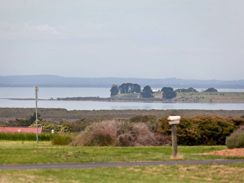 10 Cedar Rose Terrace, Bittern VIC 3918