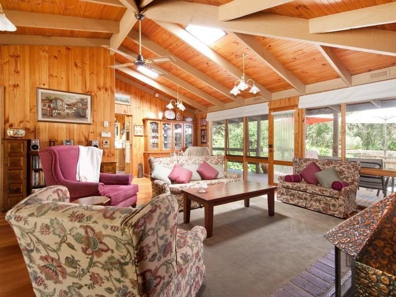 15 Pine Avenue, Red Hill South VIC 3937