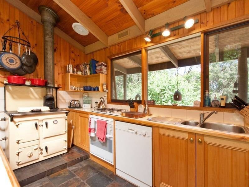 15 Pine Avenue, Red Hill South VIC 3937