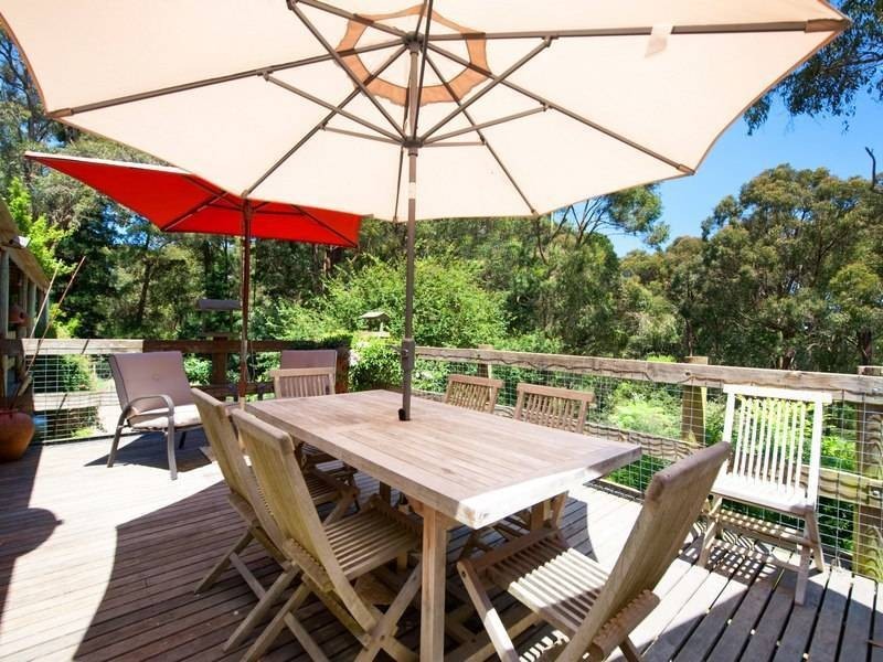 15 Pine Avenue, Red Hill South VIC 3937