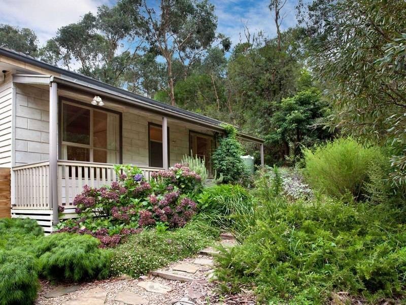 6 Tonkins Rd, Red Hill South VIC 3937