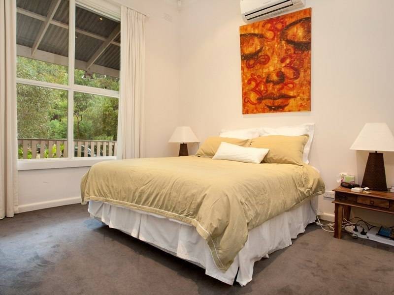 6 Tonkins Rd, Red Hill South VIC 3937