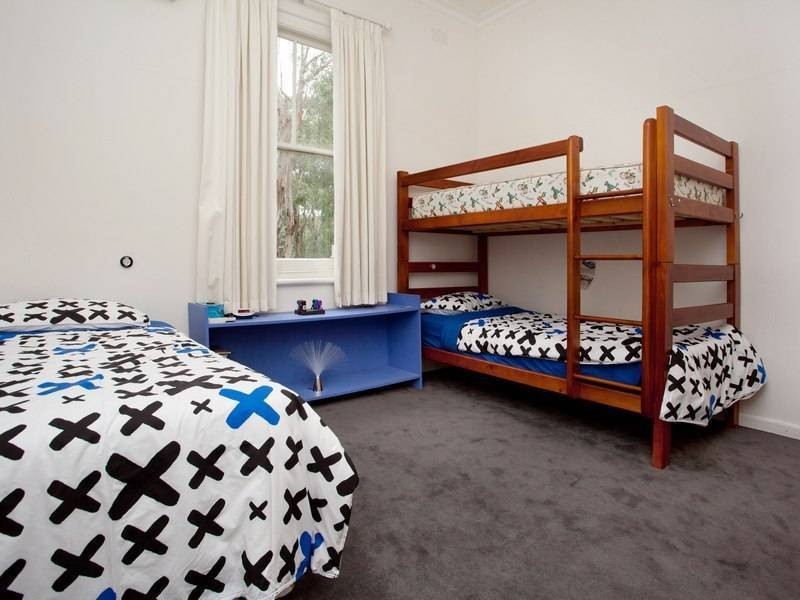 6 Tonkins Rd, Red Hill South VIC 3937