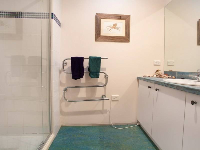 6 Tonkins Rd, Red Hill South VIC 3937