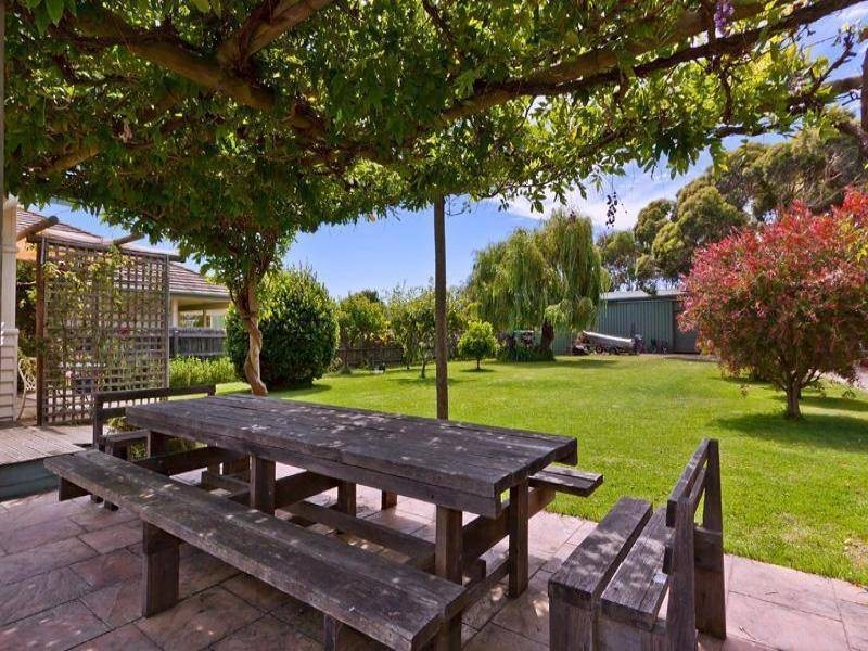 64 Western Parade, Point Leo VIC 3916