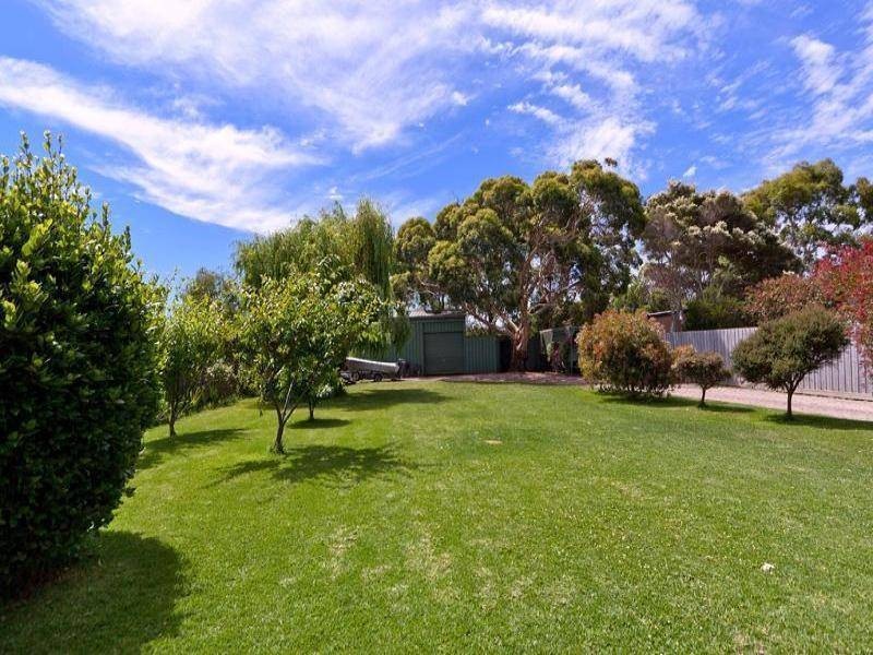 64 Western Parade, Point Leo VIC 3916