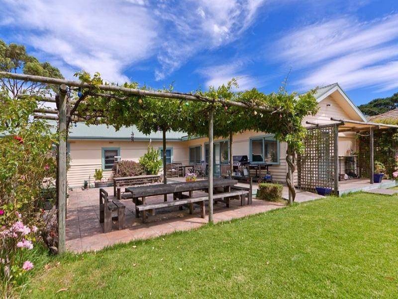 64 Western Parade, Point Leo VIC 3916