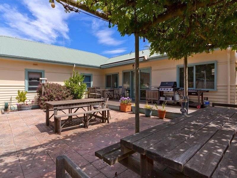 64 Western Parade, Point Leo VIC 3916