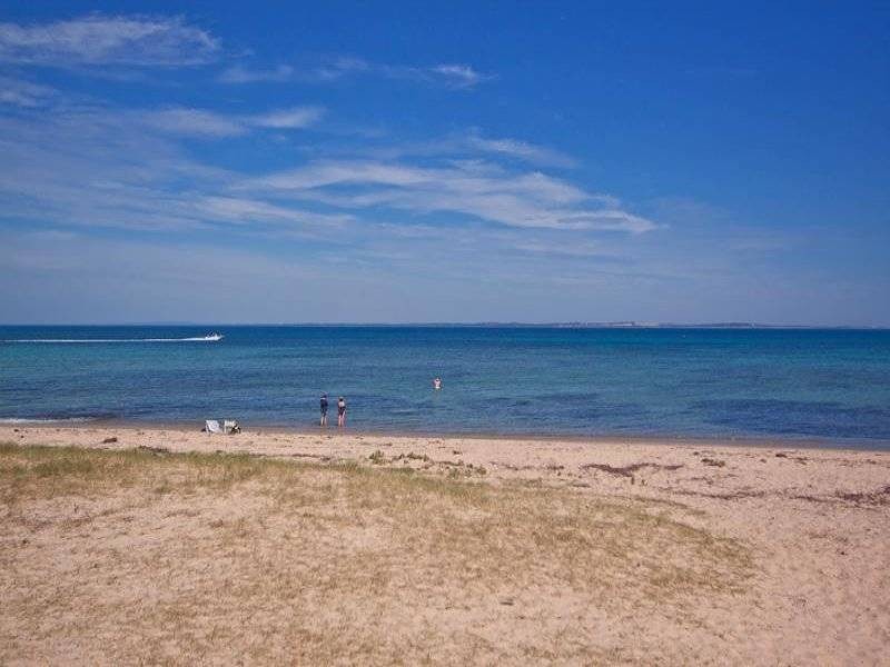 64 Western Parade, Point Leo VIC 3916