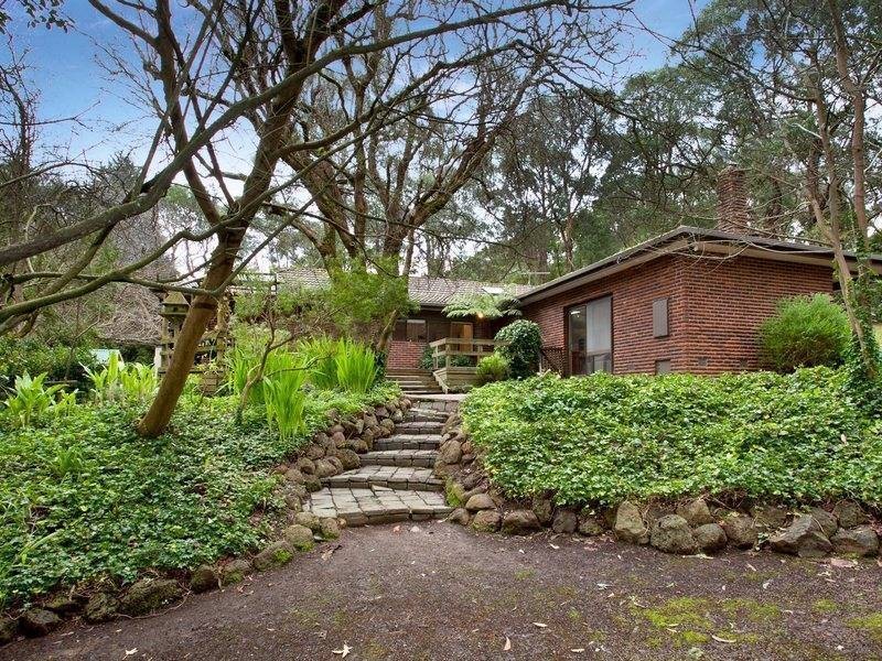 9 Pine Avenue, Red Hill VIC 3937