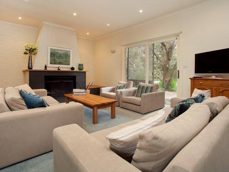 9 Pine Avenue, Red Hill VIC 3937