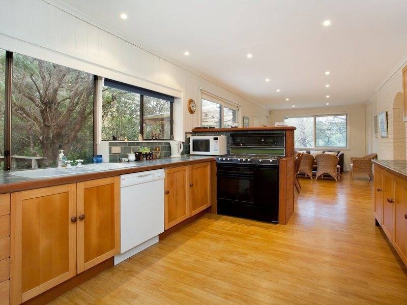 9 Pine Avenue, Red Hill VIC 3937