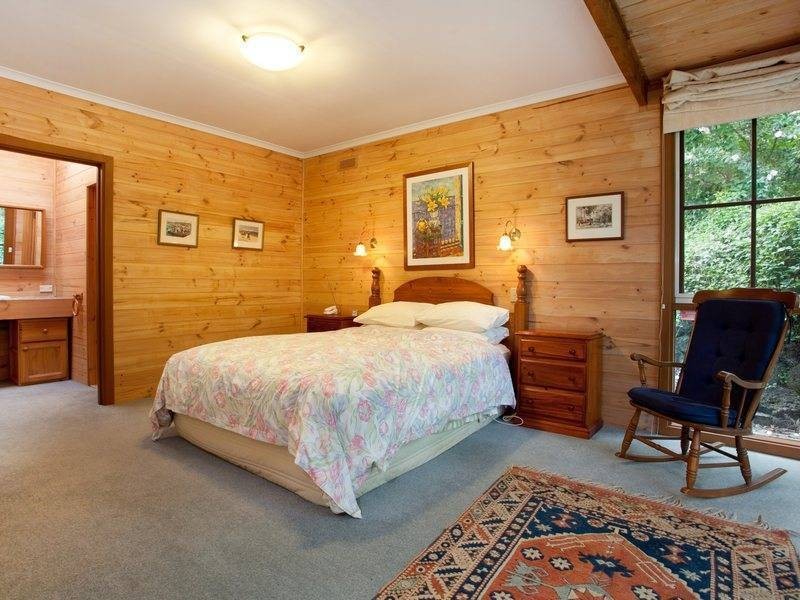 9 Pine Avenue, Red Hill VIC 3937