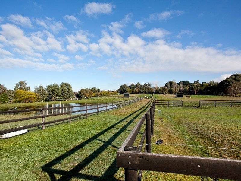 12 Hendersons Road, Bittern VIC 3918