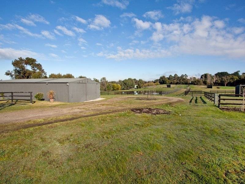 12 Hendersons Road, Bittern VIC 3918