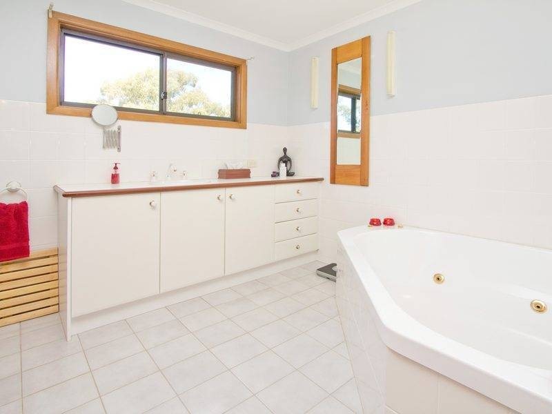 4 Hendon Avenue, Somers VIC 3927