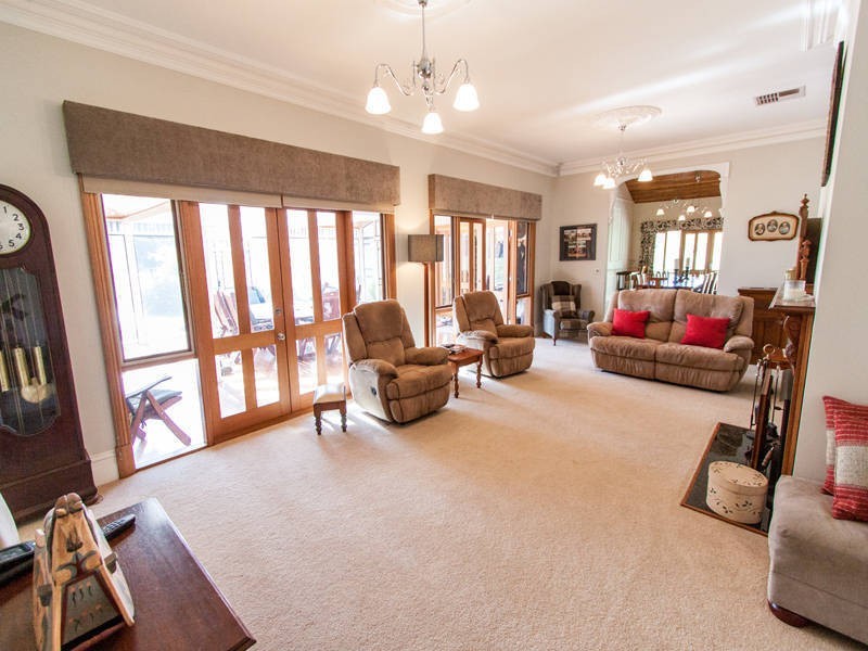 215 Moyhu-Meadow Creek Road, Moyhu VIC 3732