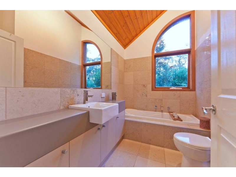 28 Beauford Rd, Red Hill VIC 3937