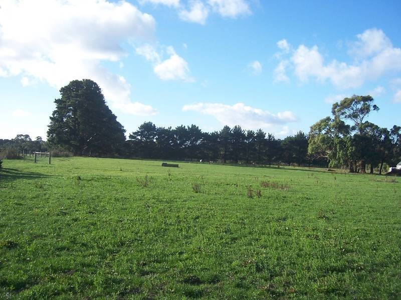 4 Wonderland Avenue, Tuerong VIC 3915