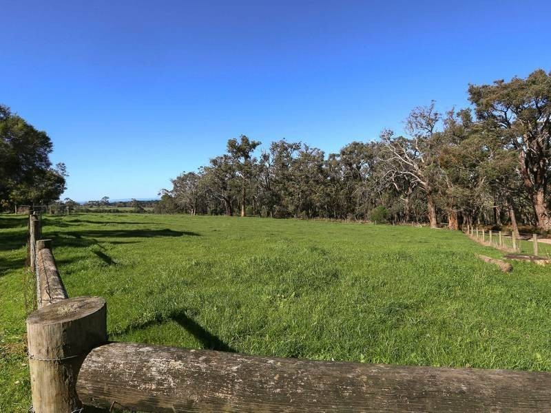 81 Thompsons Lane, Merricks VIC 3916