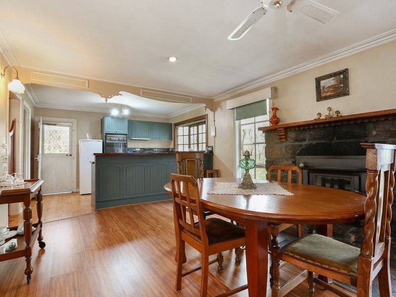 11 Perry Lane, Red Hill VIC 3937