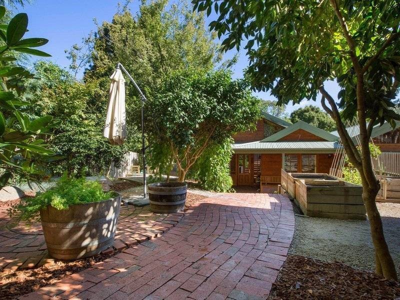 36 Arthurs Seat Rd, Red Hill VIC 3937