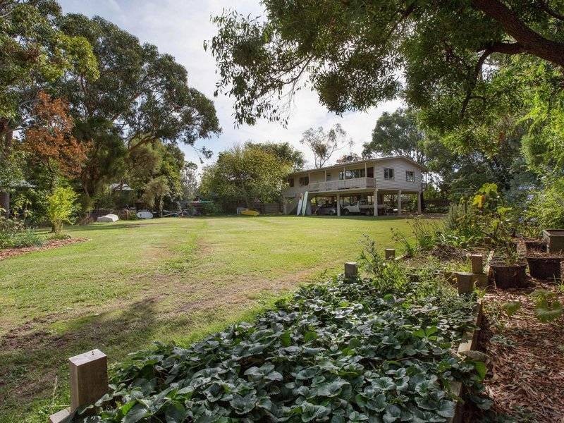 6 Pt Leo Rd, Point Leo VIC 3916