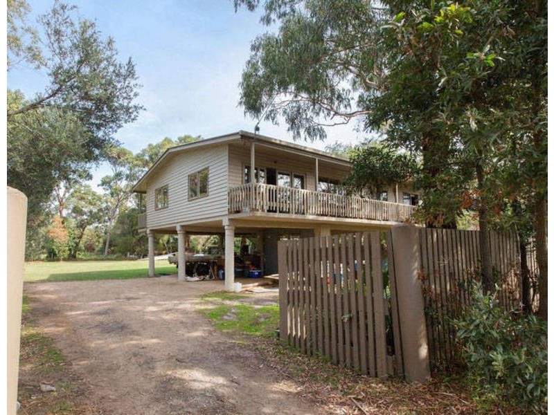 6 Pt Leo Rd, Point Leo VIC 3916
