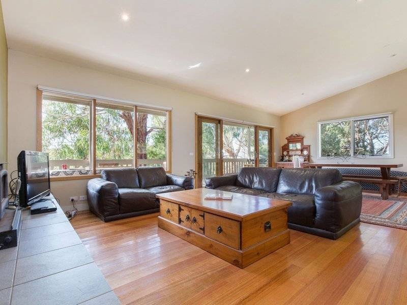 6 Pt Leo Rd, Point Leo VIC 3916