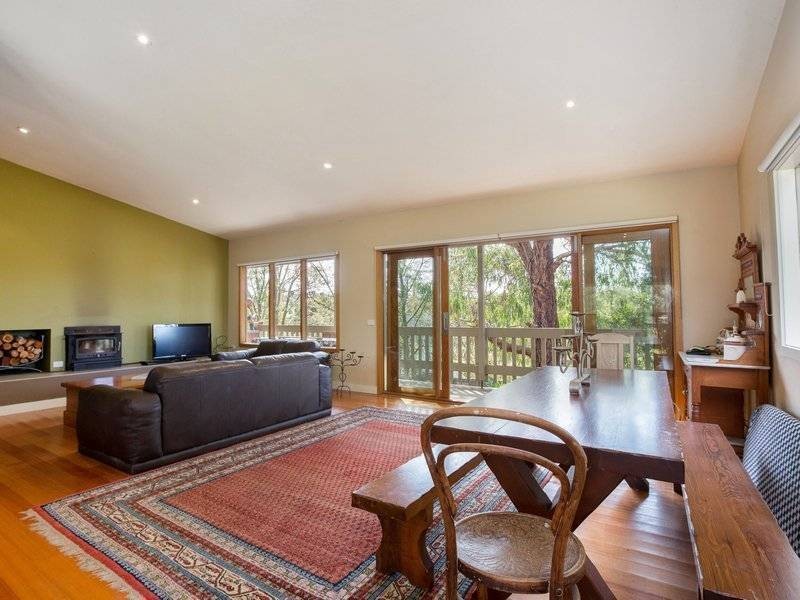 6 Pt Leo Rd, Point Leo VIC 3916