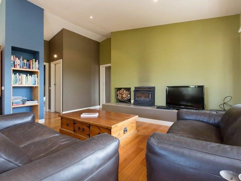 6 Pt Leo Rd, Point Leo VIC 3916