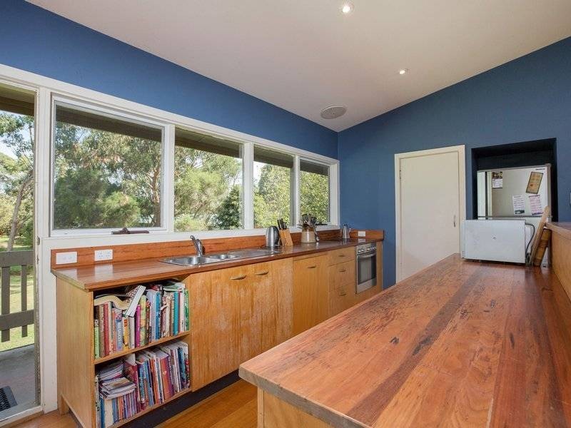 6 Pt Leo Rd, Point Leo VIC 3916
