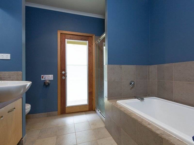 6 Pt Leo Rd, Point Leo VIC 3916