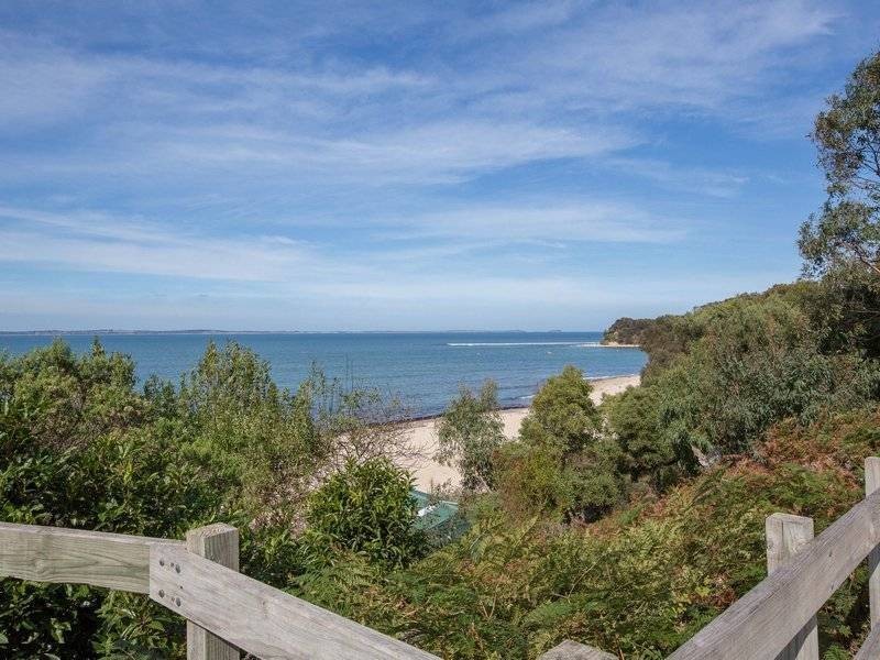 6 Pt Leo Rd, Point Leo VIC 3916