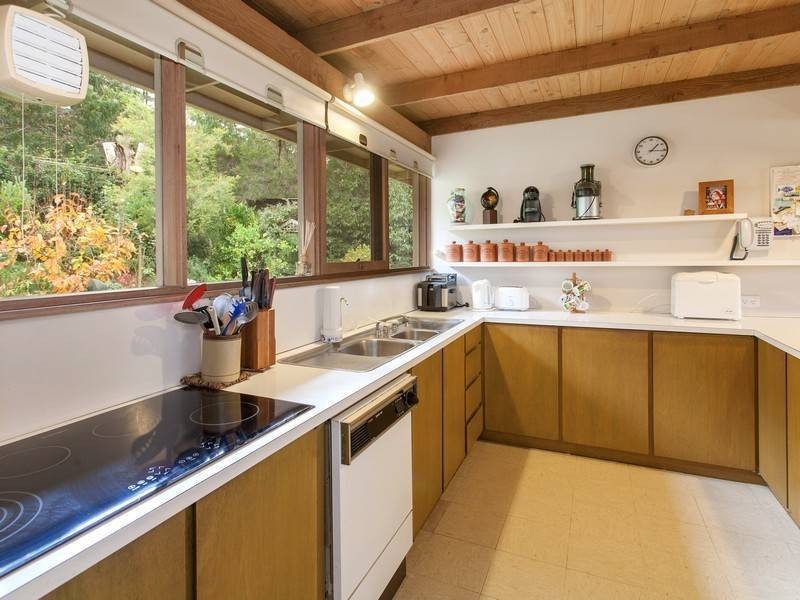 68 Shoreham Rd, Red Hill VIC 3937