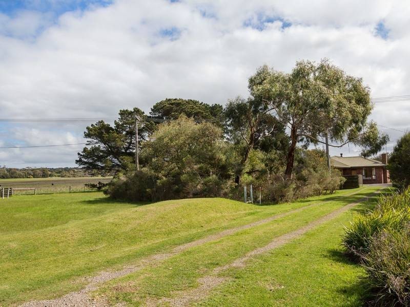 68 Western Pde, Point Leo VIC 3916