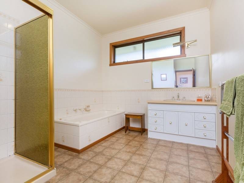 68 Western Pde, Point Leo VIC 3916
