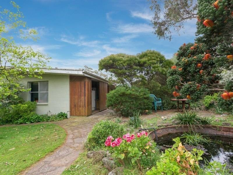6 & 8 Roehampton Cres, Mount Eliza VIC 3930
