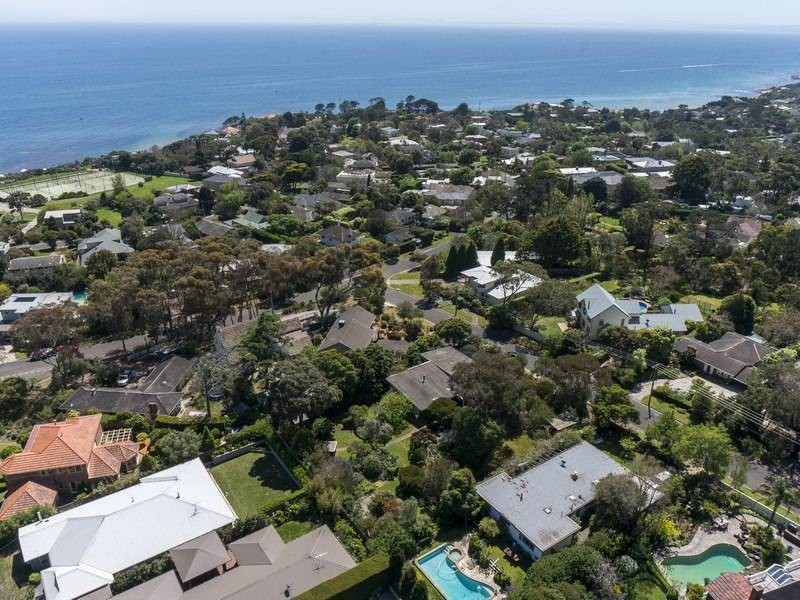 6 & 8 Roehampton Cres, Mount Eliza VIC 3930