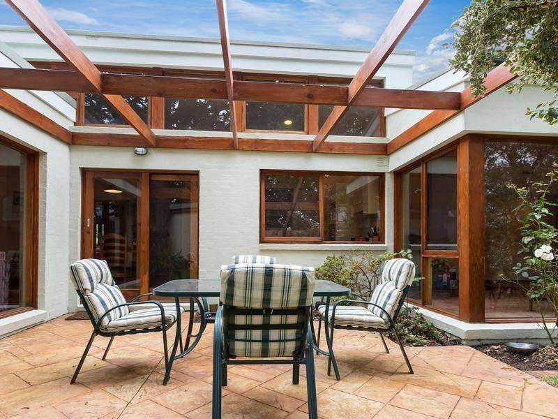 16 Hilltop Court, Shoreham VIC 3916