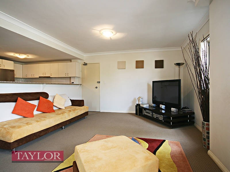 1/15 Governors Way, Oatlands NSW 2117