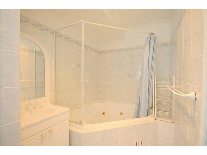 24 Niblick Cres, Oatlands NSW 2117