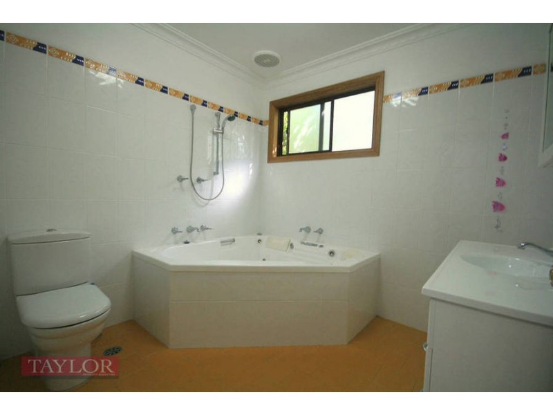 10 Alanas Avenue, Oatlands NSW 2117