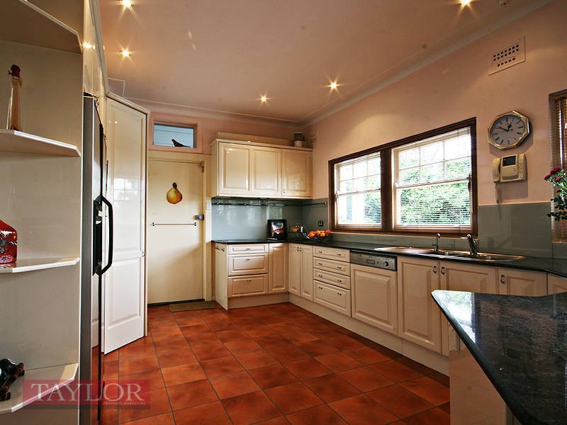 12 Lind Avenue, Oatlands NSW 2117