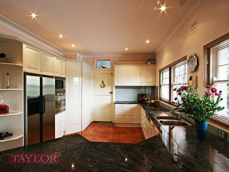 12 Lind Avenue, Oatlands NSW 2117