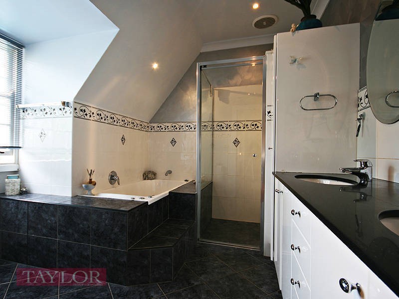 12 Lind Avenue, Oatlands NSW 2117