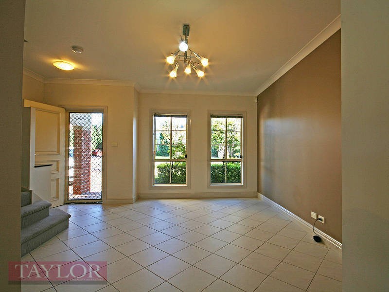 1/6 Blossom Place, Quakers Hill NSW 2763